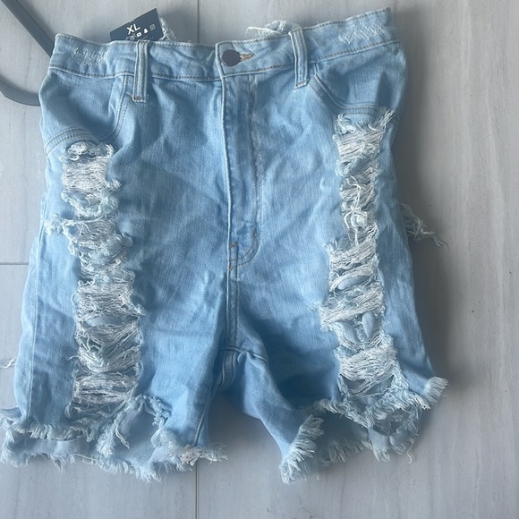 Going to the Extreme Bermudas- Light Blue Wash - Picture 5 of 6